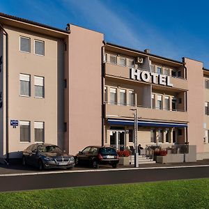 Airport Hotel Garni